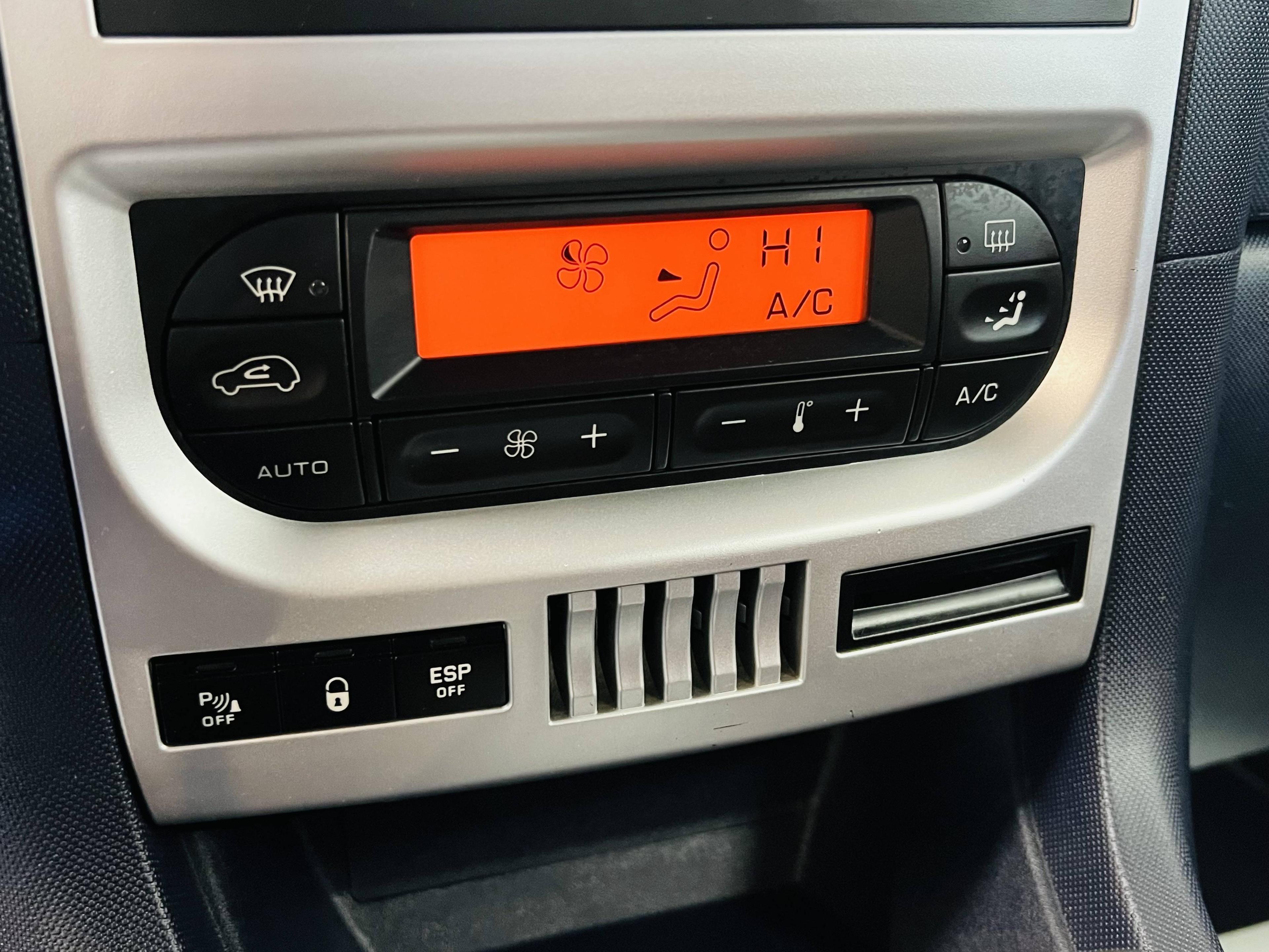PEUGEOT 1007