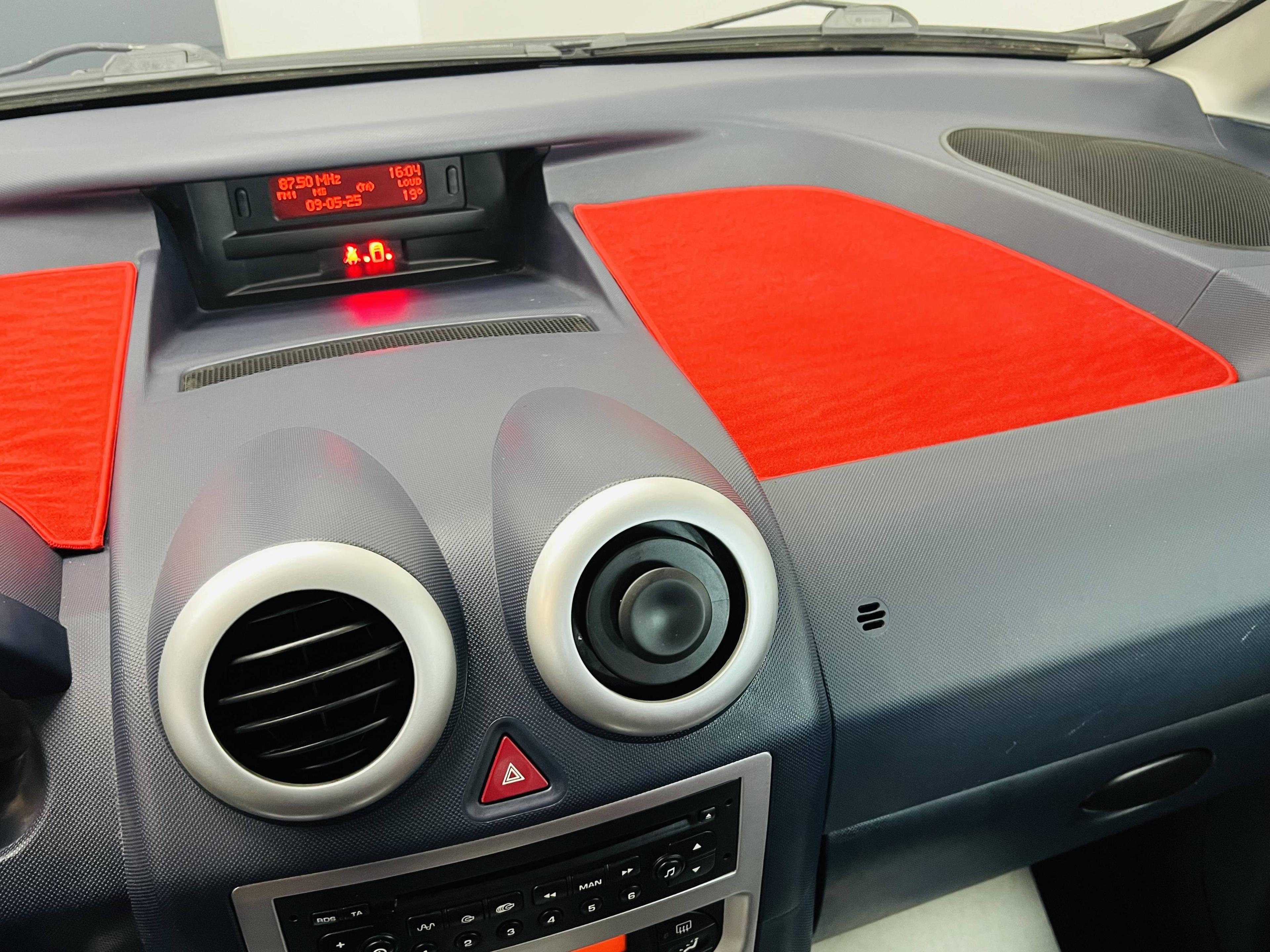 PEUGEOT 1007
