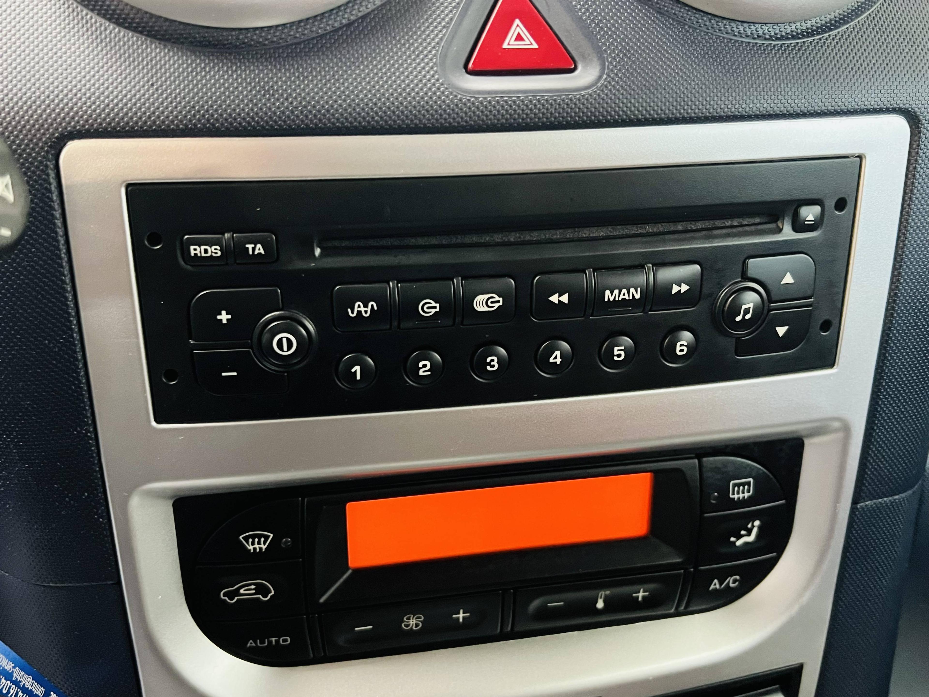 PEUGEOT 1007