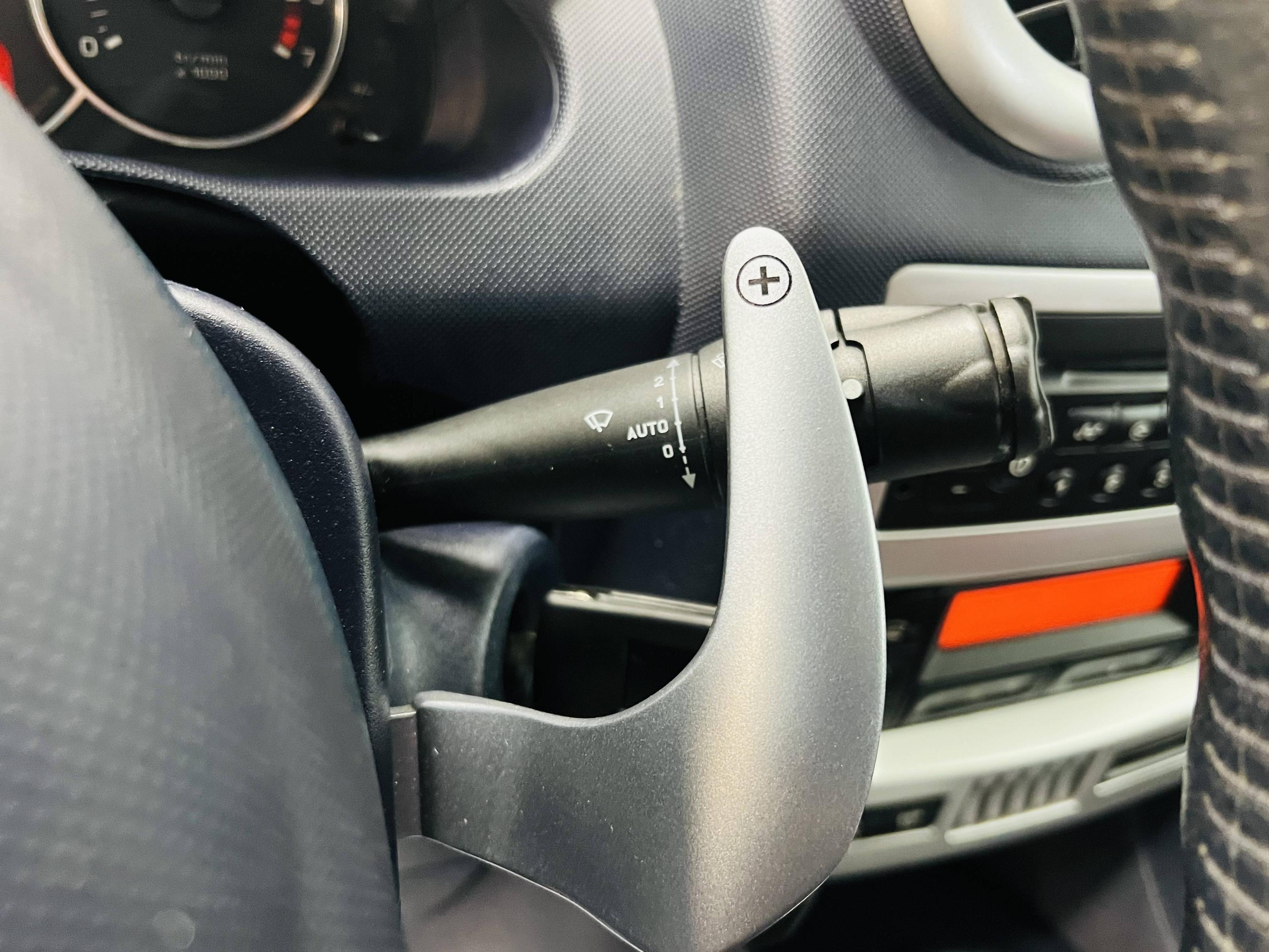 PEUGEOT 1007