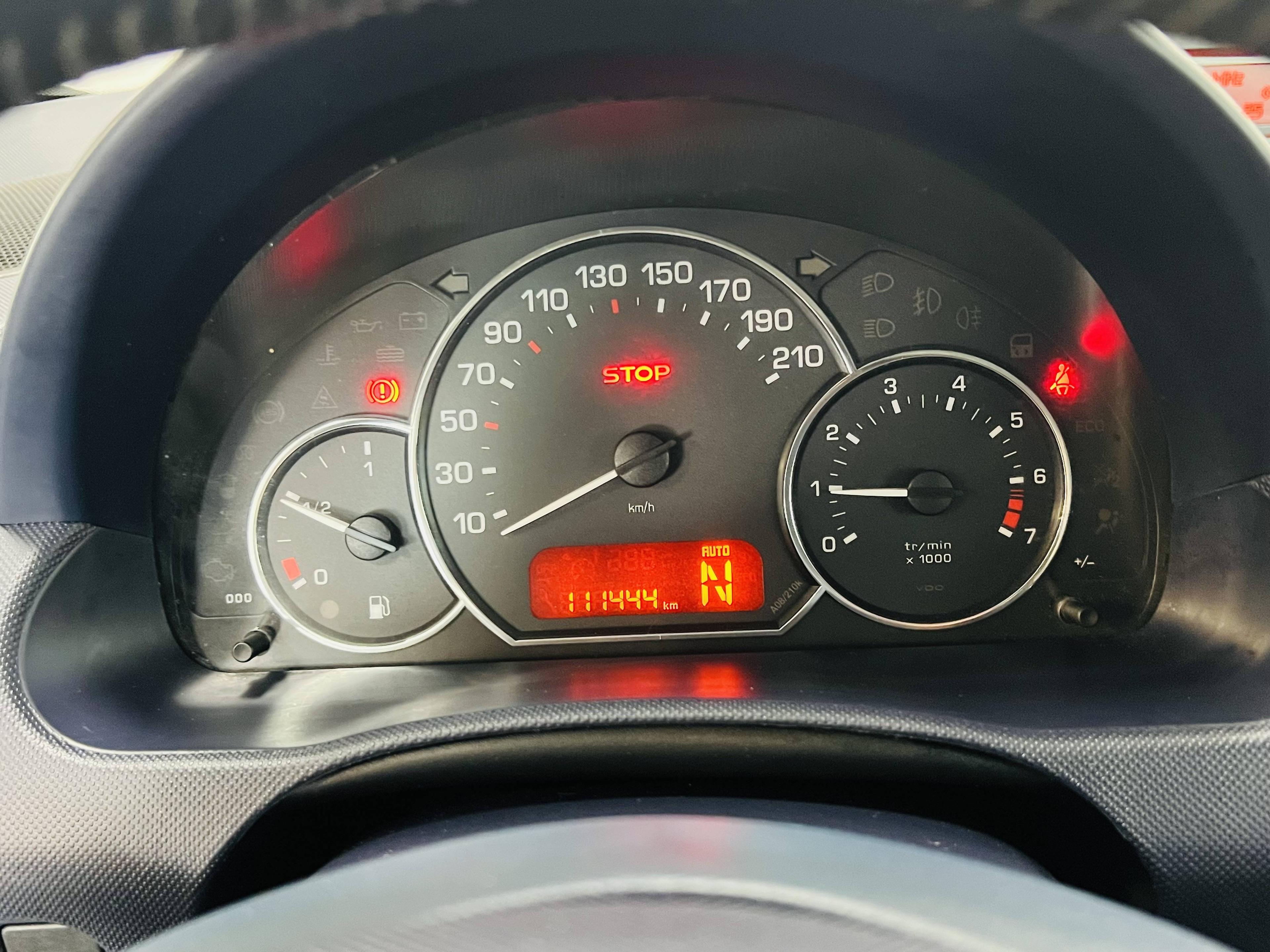 PEUGEOT 1007