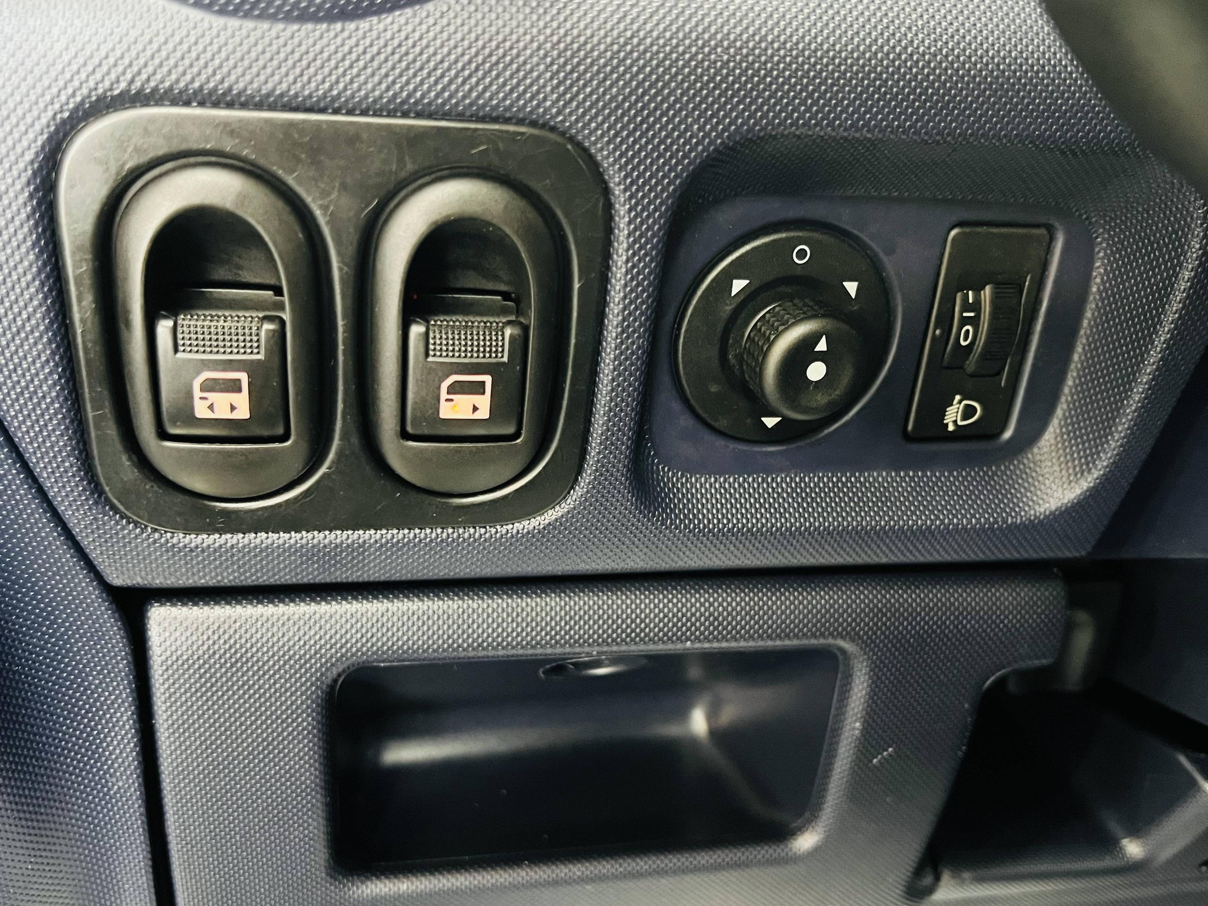 PEUGEOT 1007