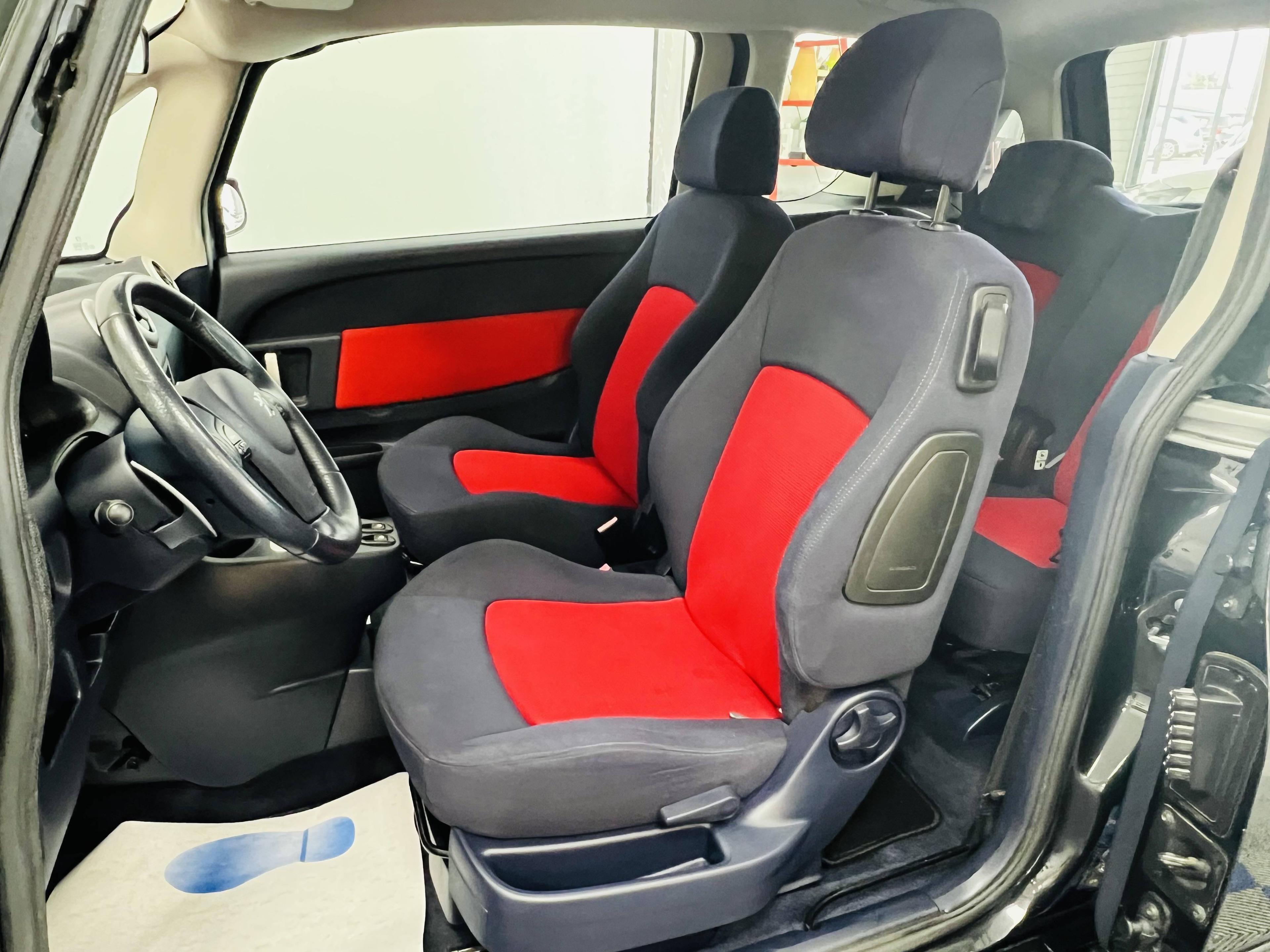 PEUGEOT 1007