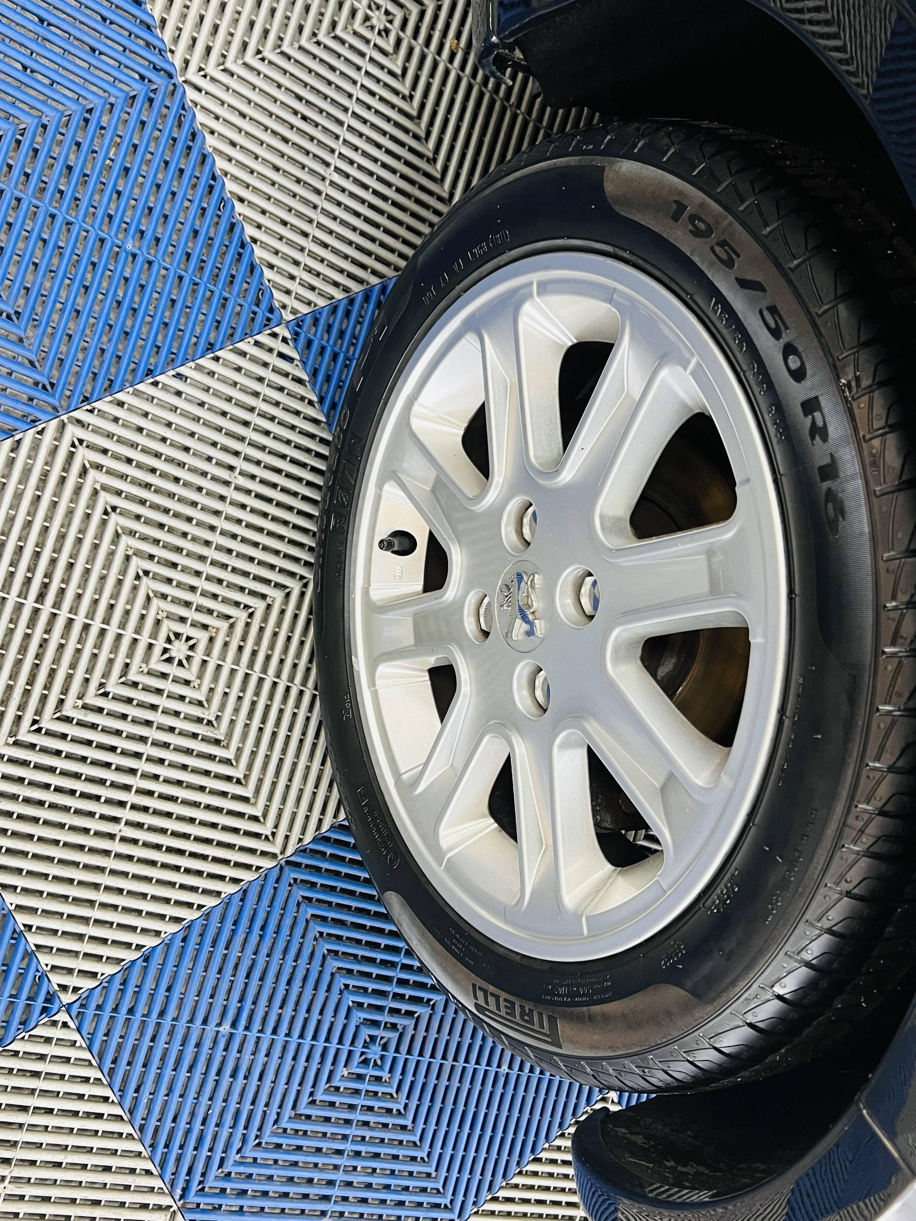 PEUGEOT 1007