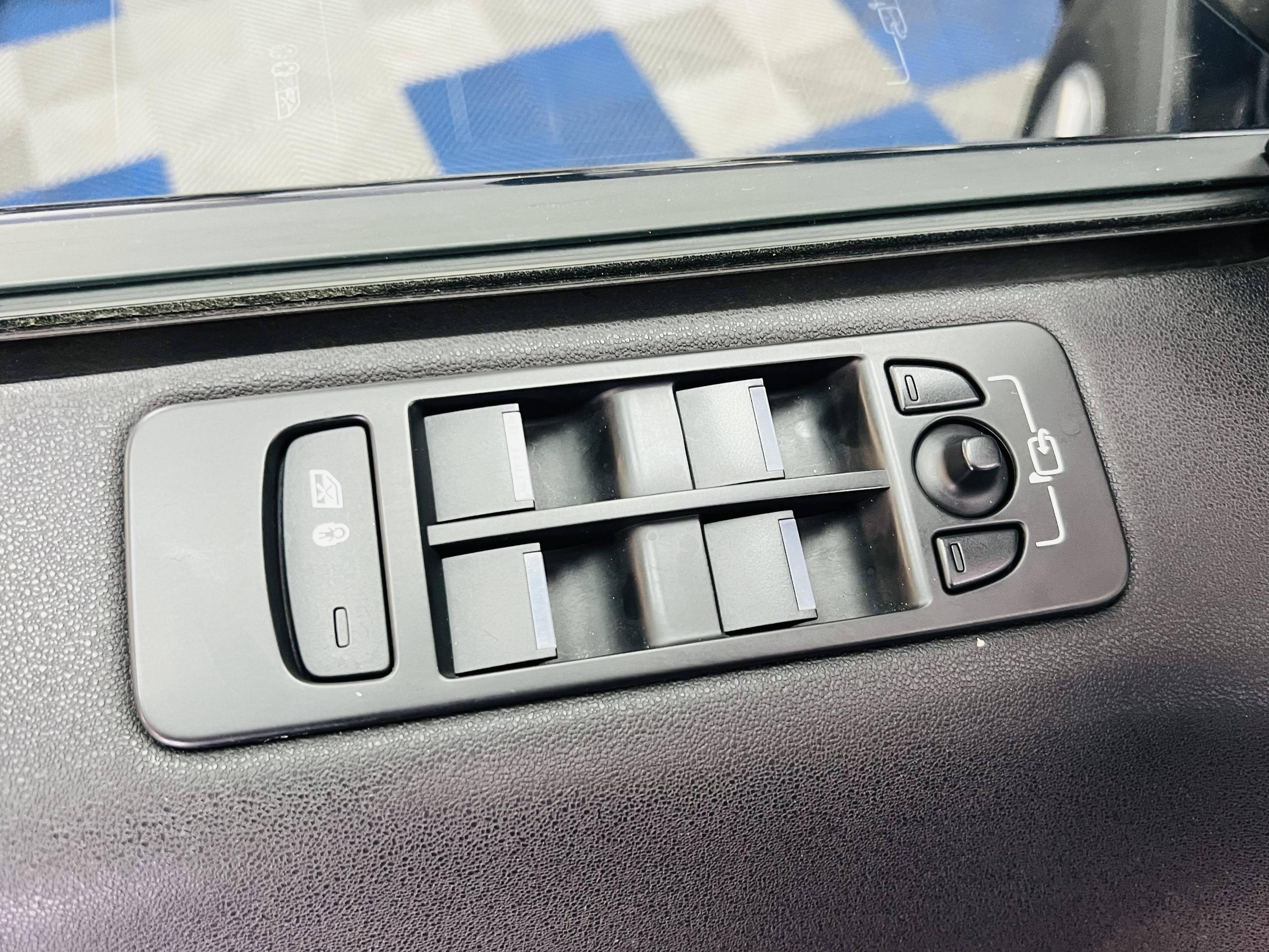 LAND-ROVER DISCOVERY SPORT