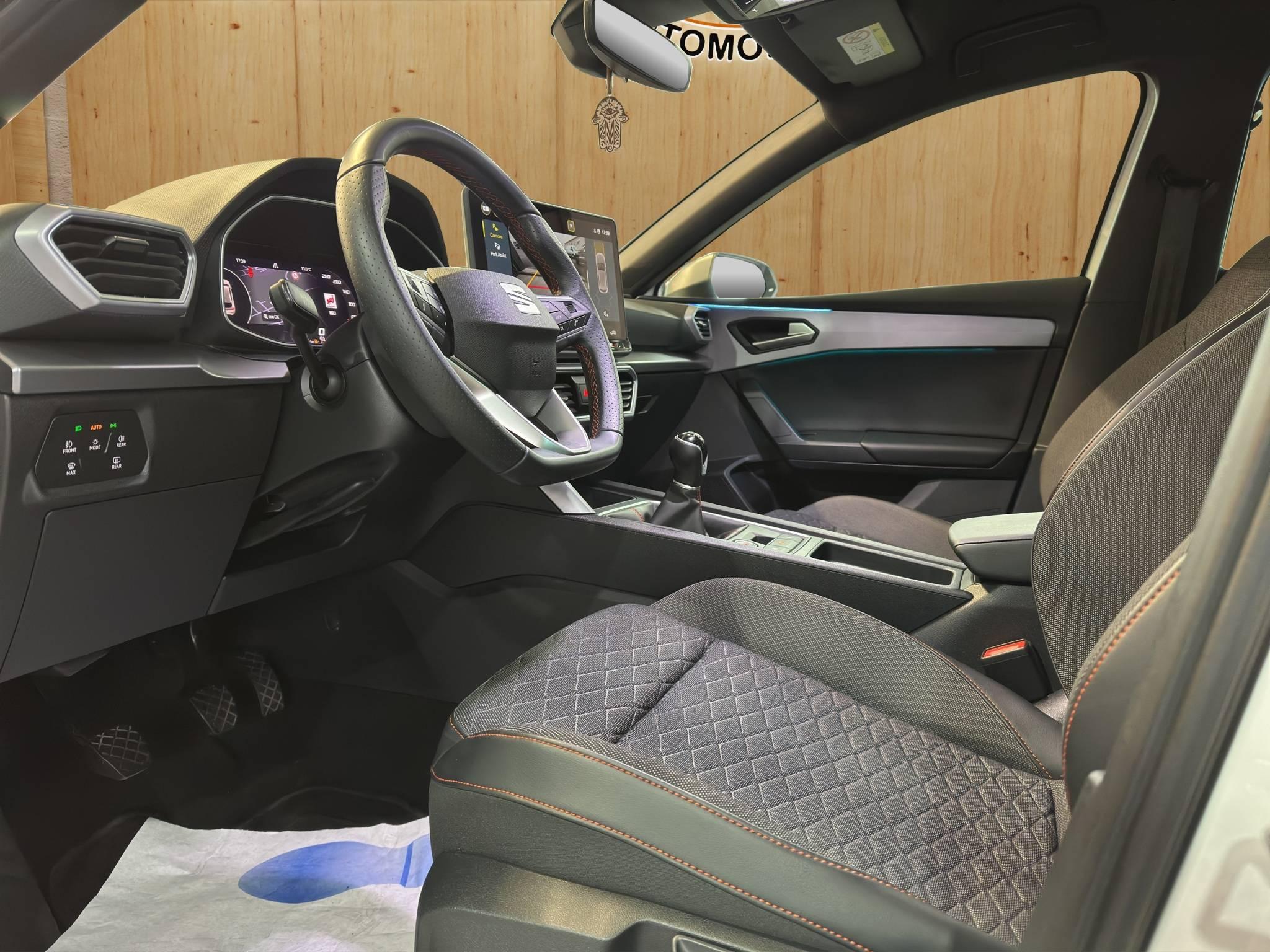 SEAT LEON