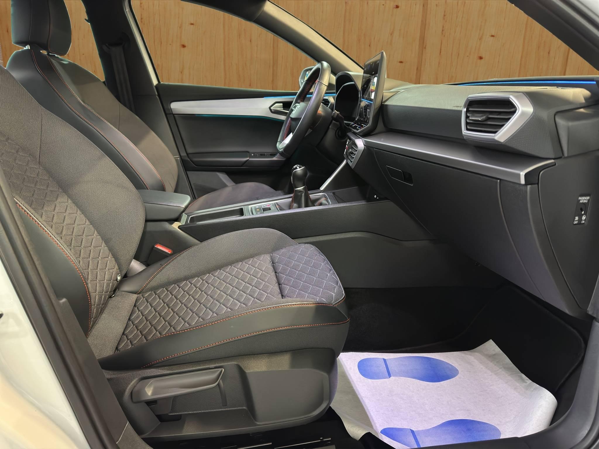 SEAT LEON