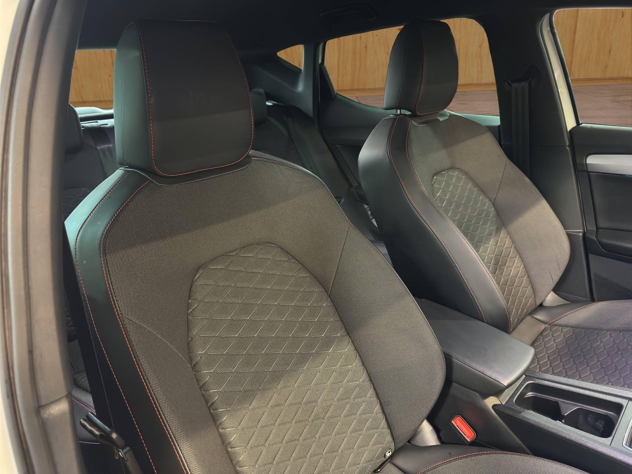 SEAT LEON