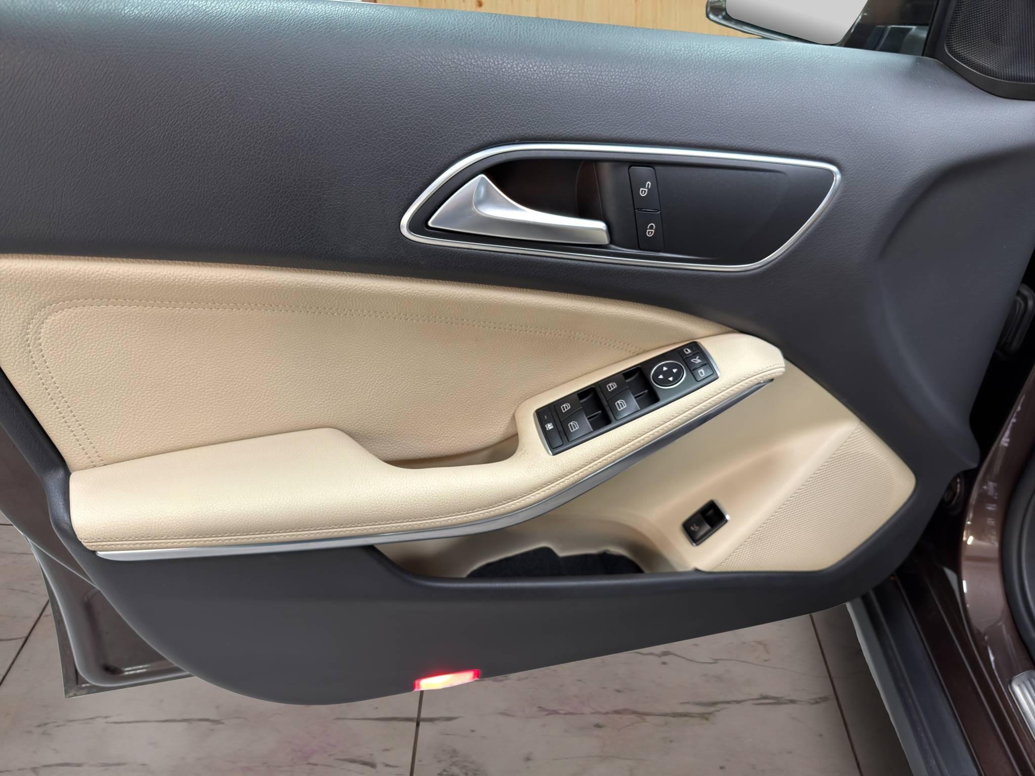 MERCEDES-BENZ CLASSE GLA