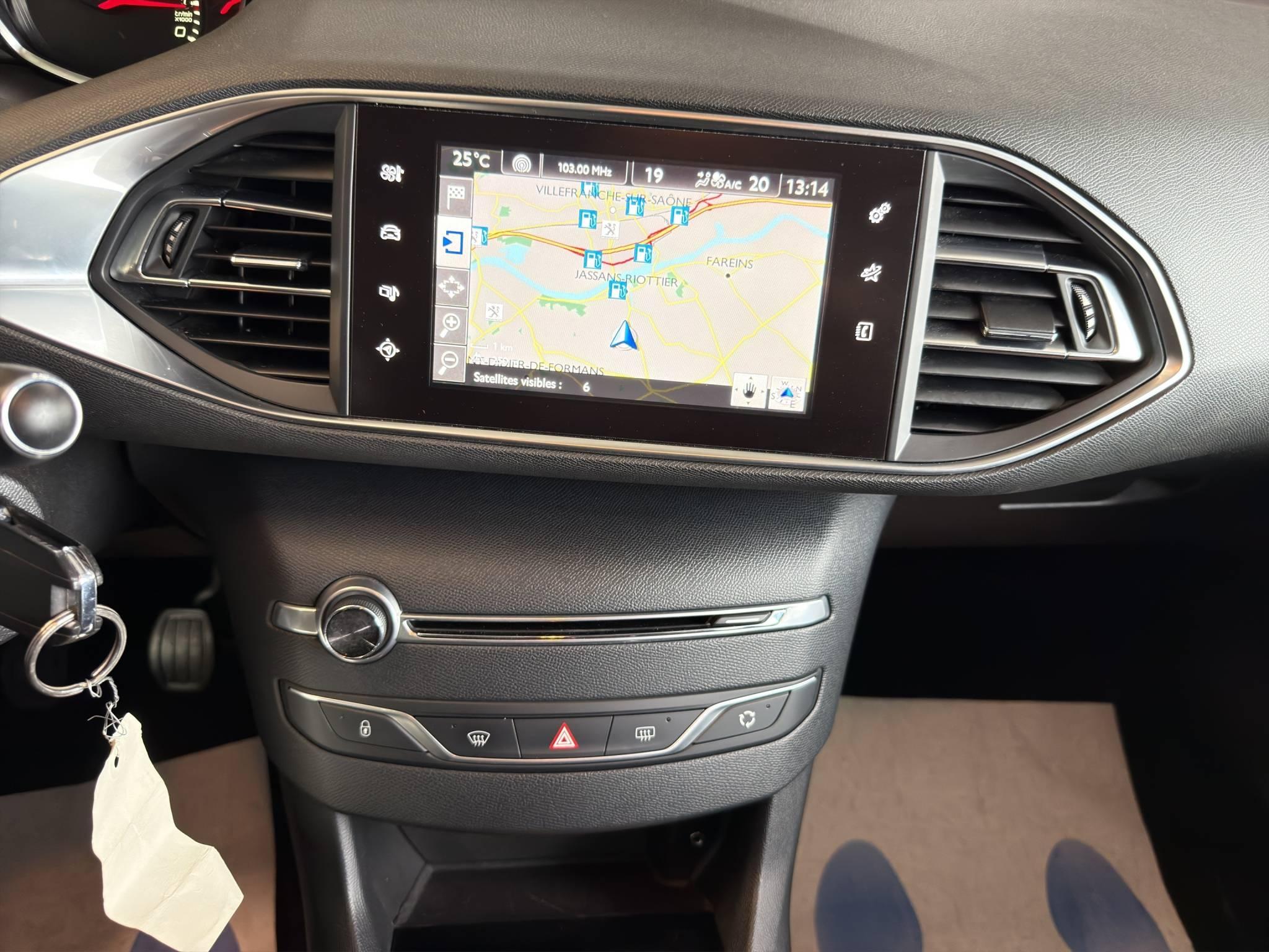 PEUGEOT 308